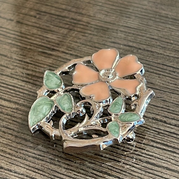 Vintage 1928 Brand Silver-tone & Enamel Floral Pin - Picture 3 of 14